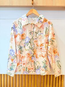 Vivichy-Hulda-Blommig-Skjorta-Dam-Light-Beige-1