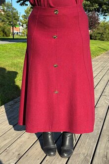 Voyelle-Villemo-Stickat-Set-Dam-Winered-3
