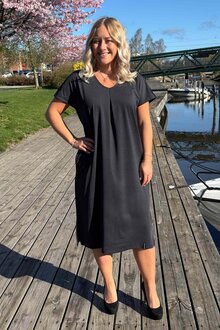 Way-Of-Sweden-Carina-Klanning-Dam-Black-1