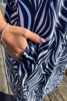 Way-Of-Sweden-Carina-Klanning-Dam-Fantasy-Dark-Navy-3