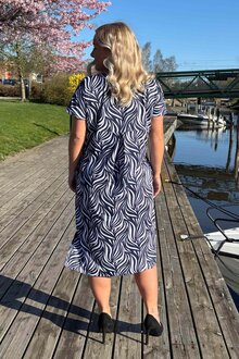 Way-Of-Sweden-Carina-Klanning-Dam-Fantasy-Dark-Navy-4