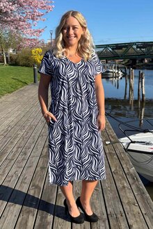 Way-Of-Sweden-Carina-Klanning-Dam-Fantasy-Dark-Navy-6