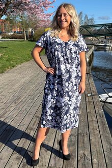 Way-Of-Sweden-Carina-Klanning-Dam-Flow-Dark-Navy-1