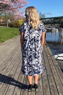Way-Of-Sweden-Carina-Klanning-Dam-Flow-Dark-Navy-4