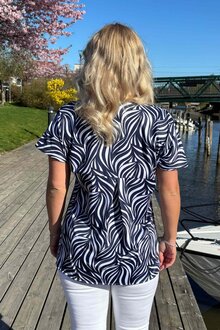 Way-Of-Sweden-Lovisa-Topp-Dam-Fantasy-Dark-Navy-3