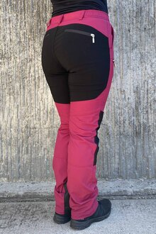 Way-Of-Sweden-Renata-Outdoorbyxa-Regular-Dam-Hallonrod-18