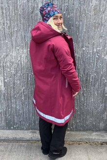 Way-Of-Sweden-Supreme-Softshellkappa-Dam-Hallonreflex-19