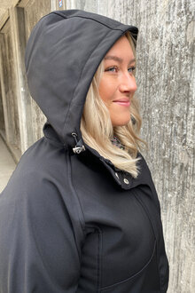 Way-Of-Sweden-Supreme-Softshellkappa-Dam-Svart-59