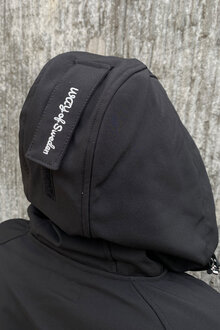 Way-Of-Sweden-Supreme-Softshellkappa-Dam-Svart-60