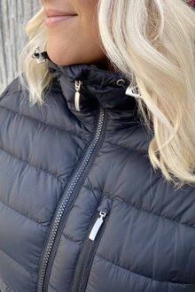 Way-of-Sweden-Bianca-Lattviktsjacka-Dam-Svart-15