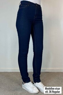 Way-of-Sweden-Daphne-Push-Up-Jeans-Dam-Dark-Denim-2