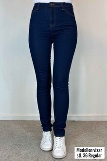 Way-of-Sweden-Daphne-Push-Up-Jeans-Dam-Dark-Denim-3