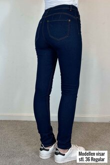 Way-of-Sweden-Daphne-Push-Up-Jeans-Dam-Dark-Denim-4