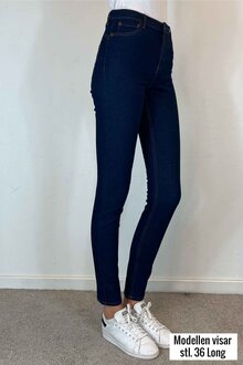 Way-of-Sweden-Daphne-Push-Up-Jeans-Dam-Dark-Denim-8