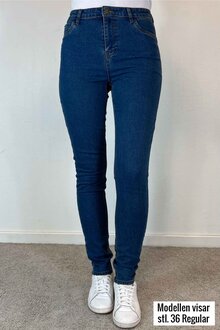 Way-of-Sweden-Daphne-Push-Up-Jeans-Dam-Light-Denim-3