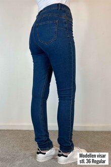 Way-of-Sweden-Daphne-Push-Up-Jeans-Dam-Light-Denim-4