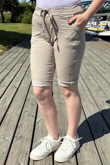 Zabaione-Fernandi-Stretch-Shorts-Dam-Beige-11