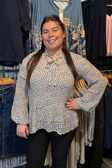 Zabaione-Jaqueline-Knytblus-Dam-Offwhite-10