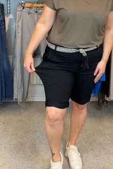 Zabaione-Kaira-Stretch-Shorts-Dam-Black-13