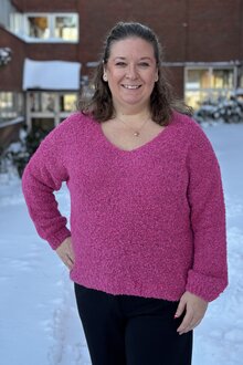 Zabaione-Louise-Stickad-Pullover-Dam-Hot-Pink-1