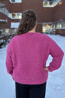 Zabaione-Louise-Stickad-Pullover-Dam-Hot-Pink-2