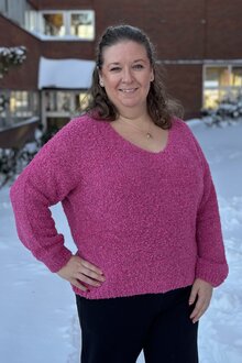 Zabaione-Louise-Stickad-Pullover-Dam-Hot-Pink-3