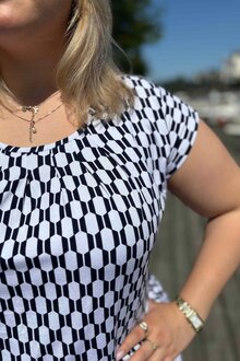 Zabaione-Minou-Topp-Dam-White-Navy-11