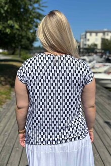 Zabaione-Minou-Topp-Dam-White-Navy-12
